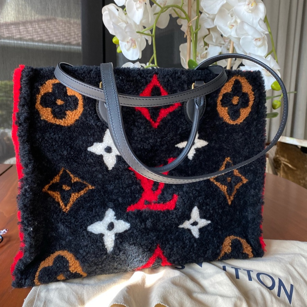 ❗️SOLD❗️💯% authentic LV limited edition on the go GM